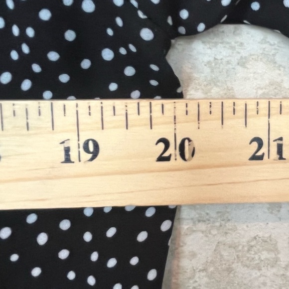 Lulu's "On the Spot" Chiffon Polka Dot Button Up V-Neck w Tie Long Sleeve Medium - Picture 16 of 16